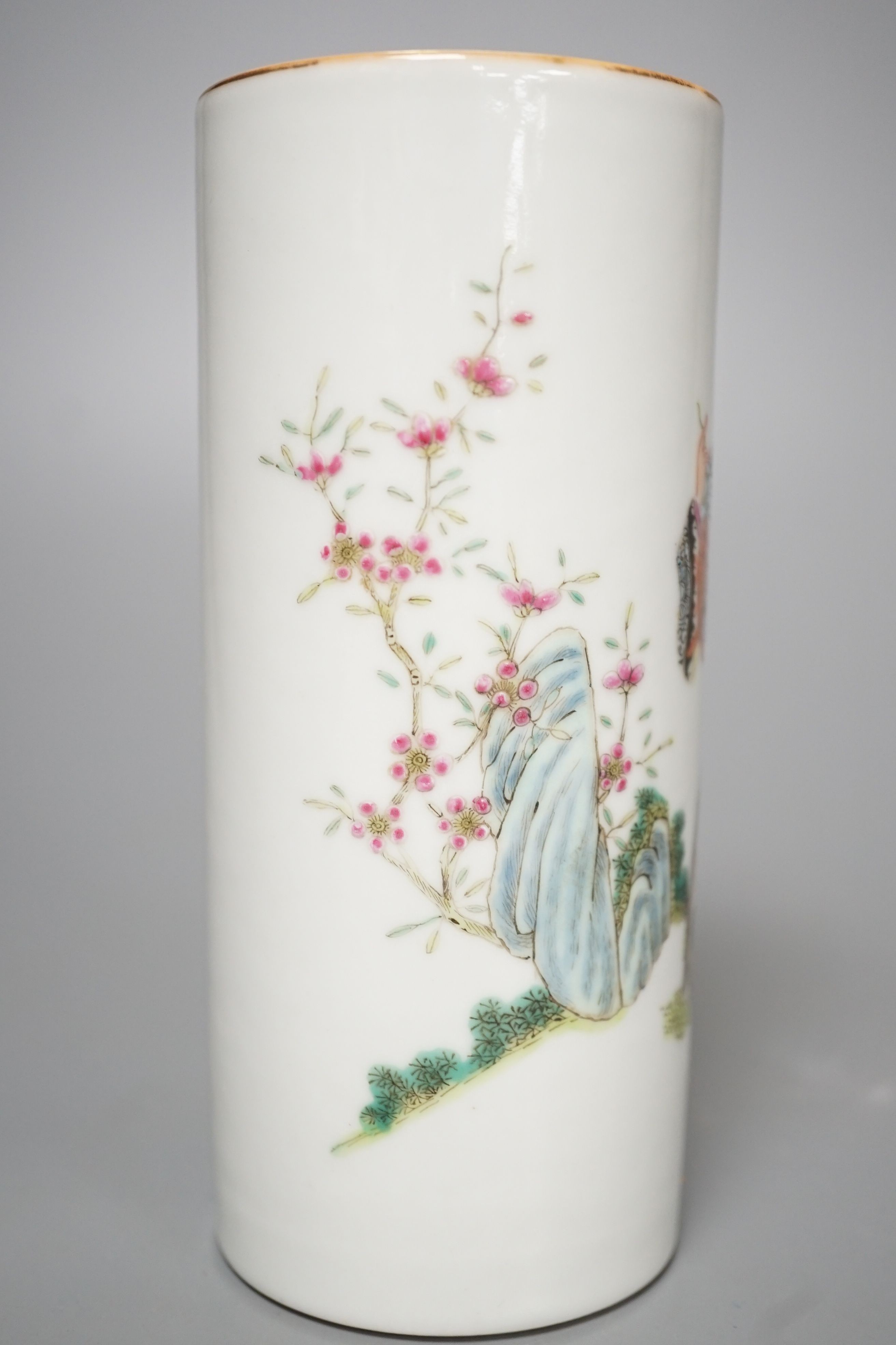 A Chinese famille rose brush pot, height 15cm